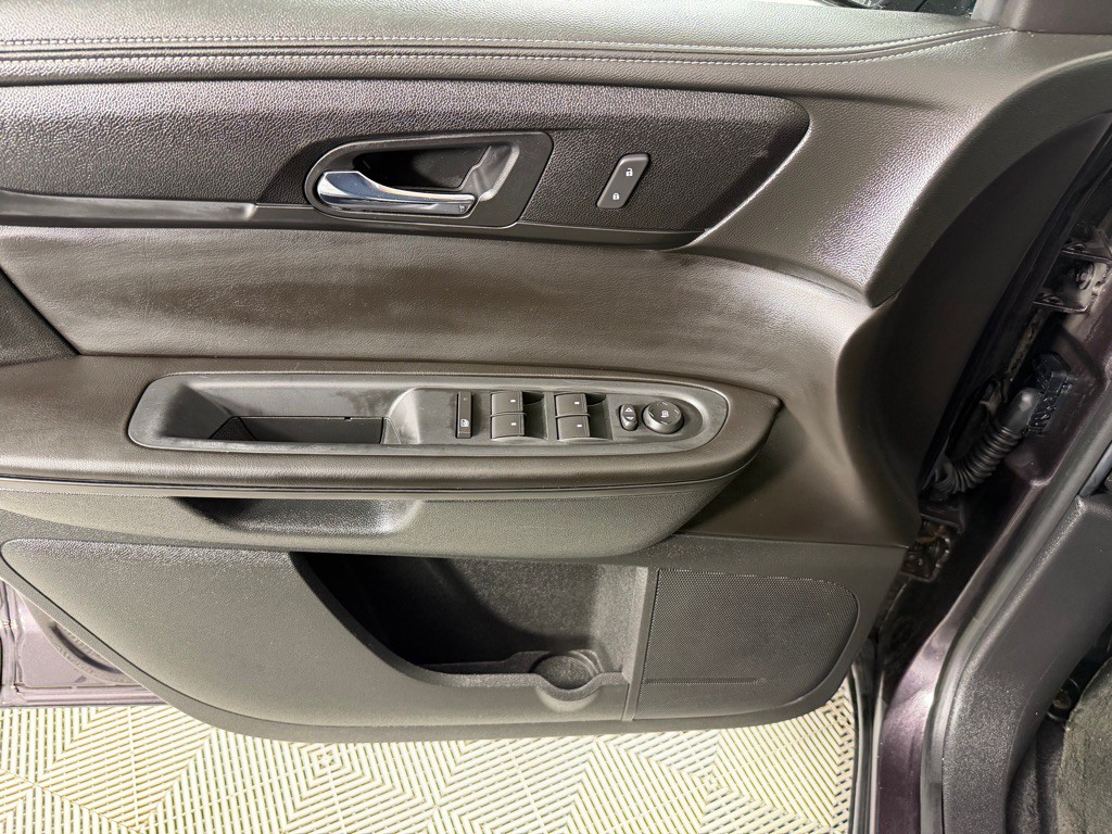 2015 Chevrolet Traverse Image 11