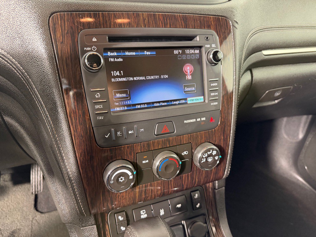 2015 Chevrolet Traverse Image 16