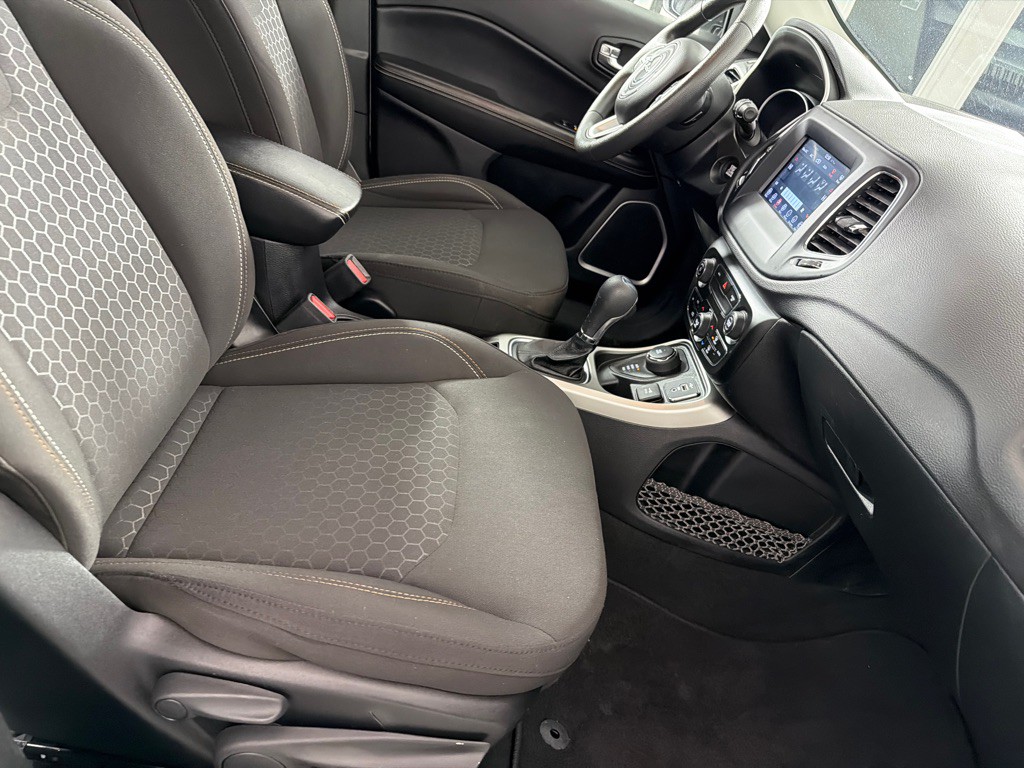 2021 Jeep Compass Image 24