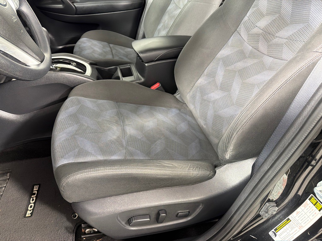 2016 Nissan Rogue Image 12