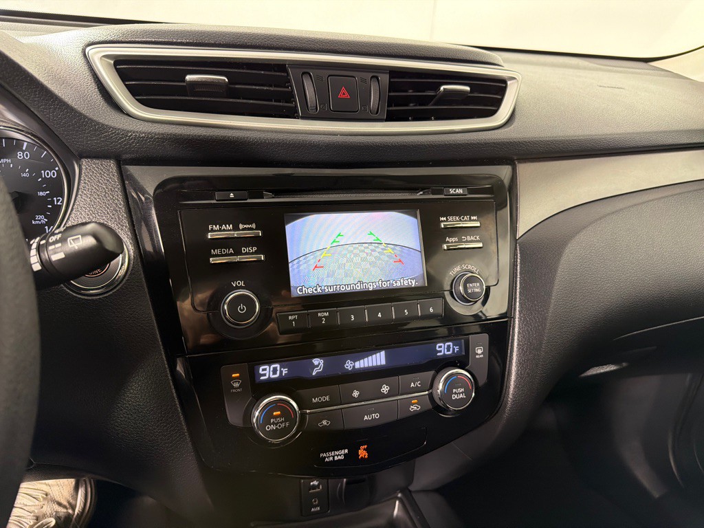 2016 Nissan Rogue Image 17