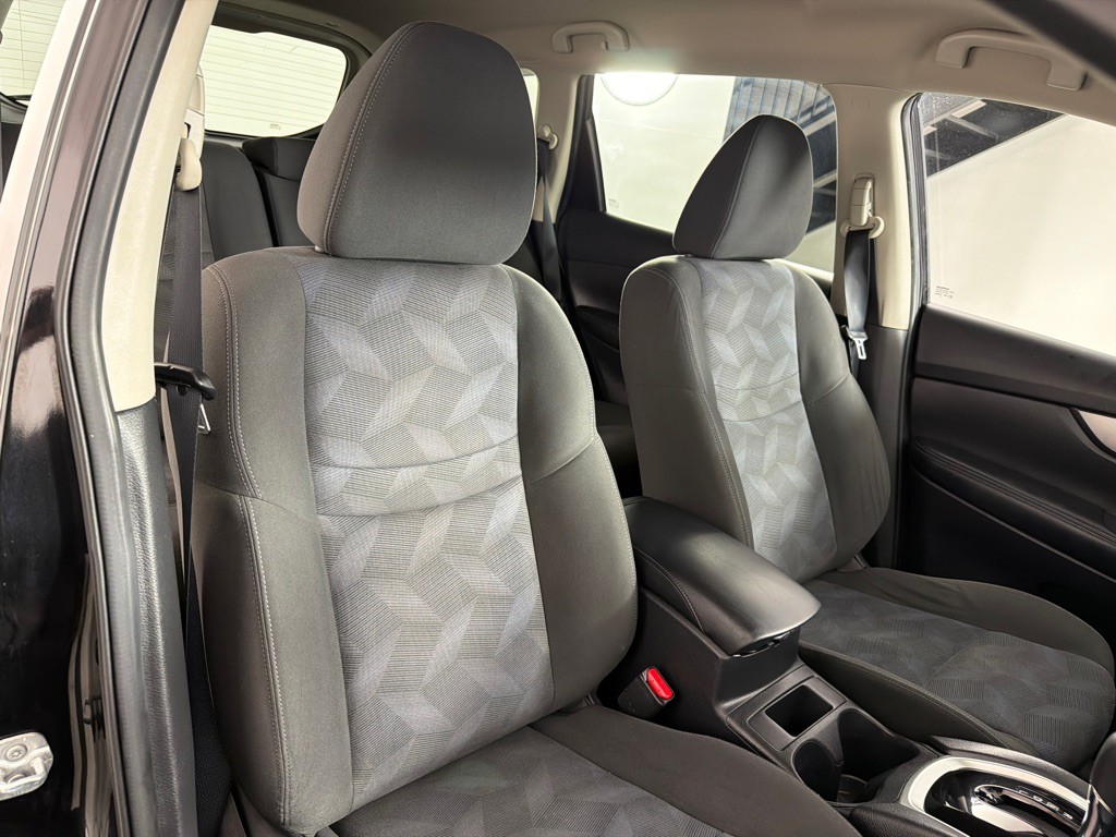 2016 Nissan Rogue Image 25