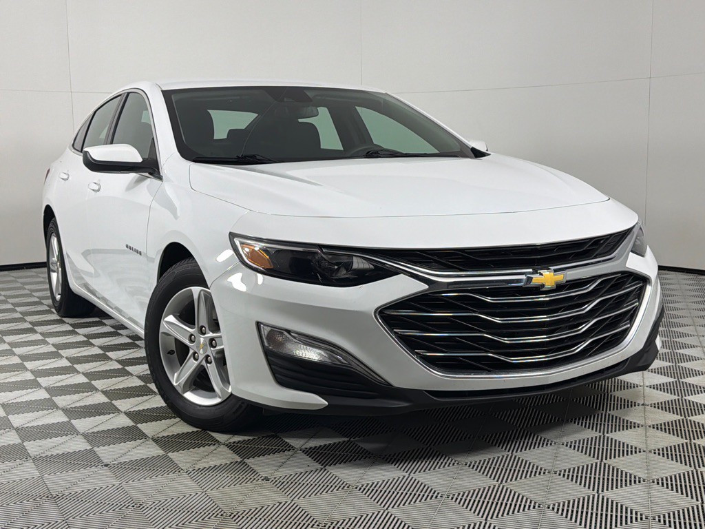 2023 Chevrolet Malibu Image 2