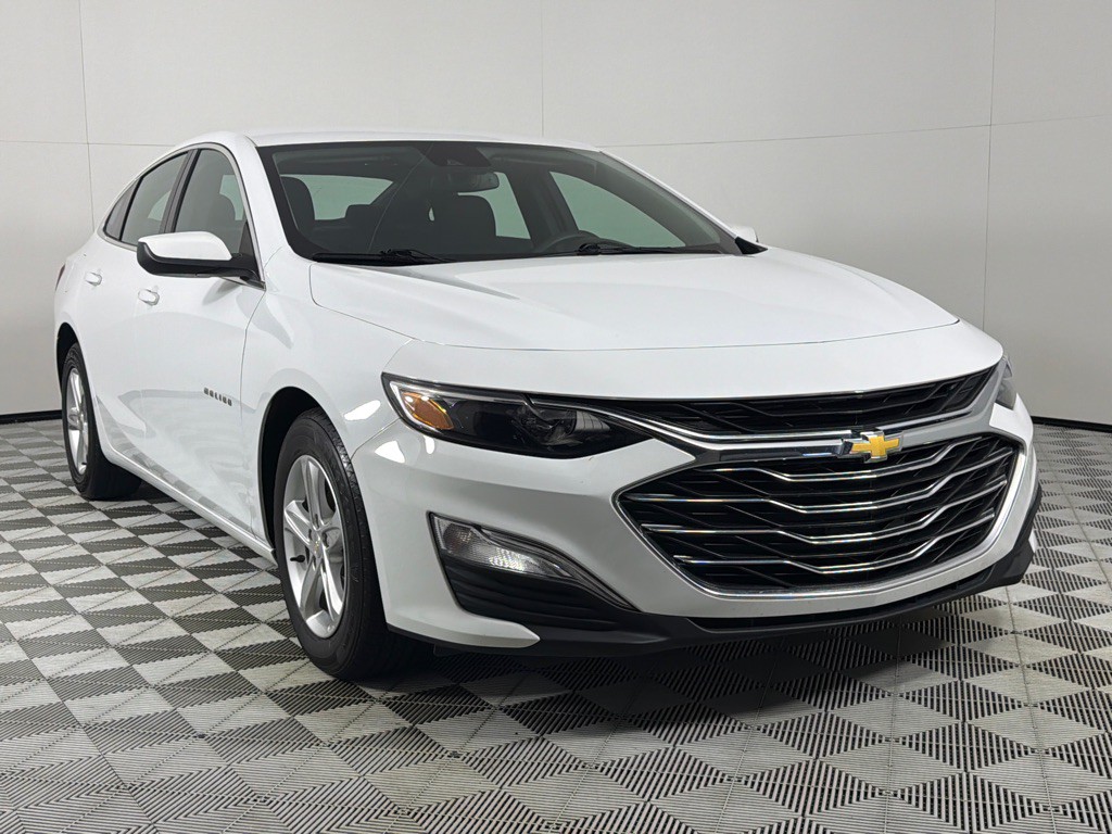 2023 Chevrolet Malibu Image 3