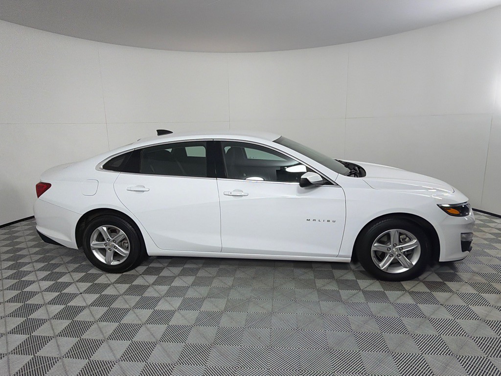 2023 Chevrolet Malibu Image 4