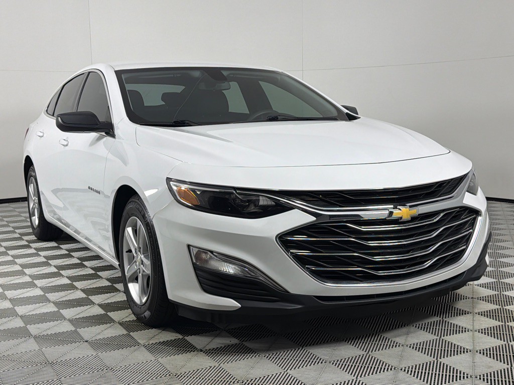 2022 Chevrolet Malibu Image 3