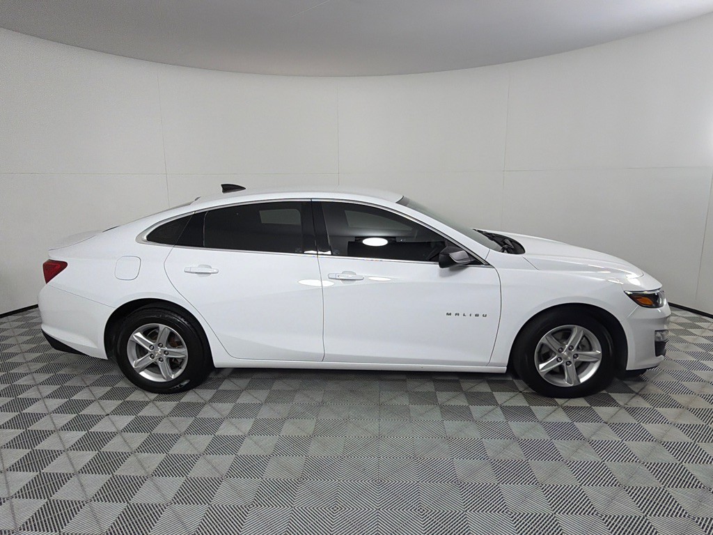 2022 Chevrolet Malibu Image 4