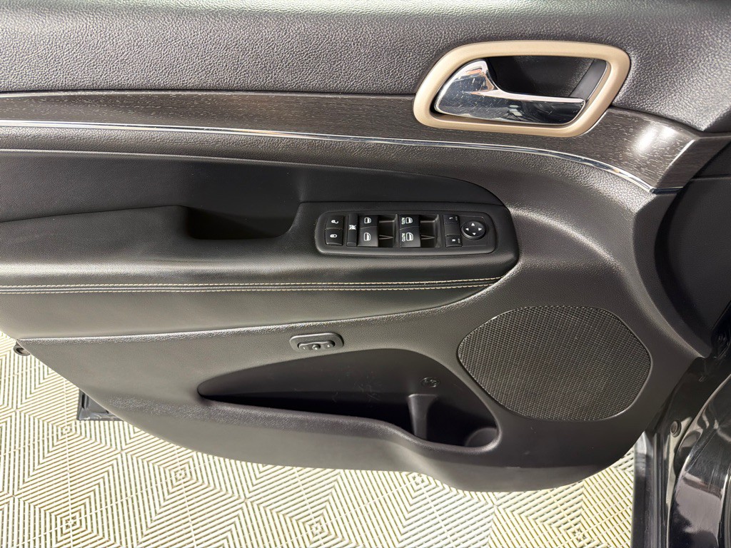 2017 Jeep Grand Cherokee Image 11