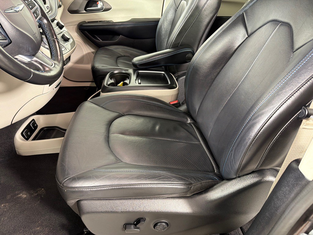 2021 Chrysler Pacifica Image 12