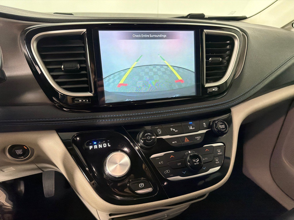 2021 Chrysler Pacifica Image 17