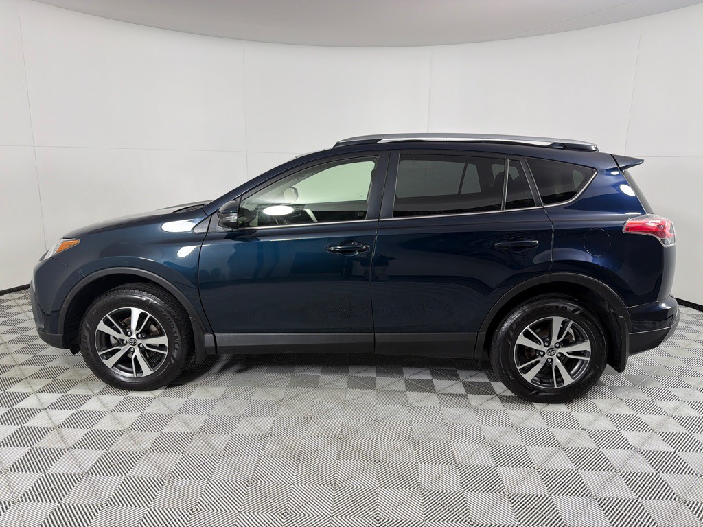 2017 Toyota Rav4 Image 8