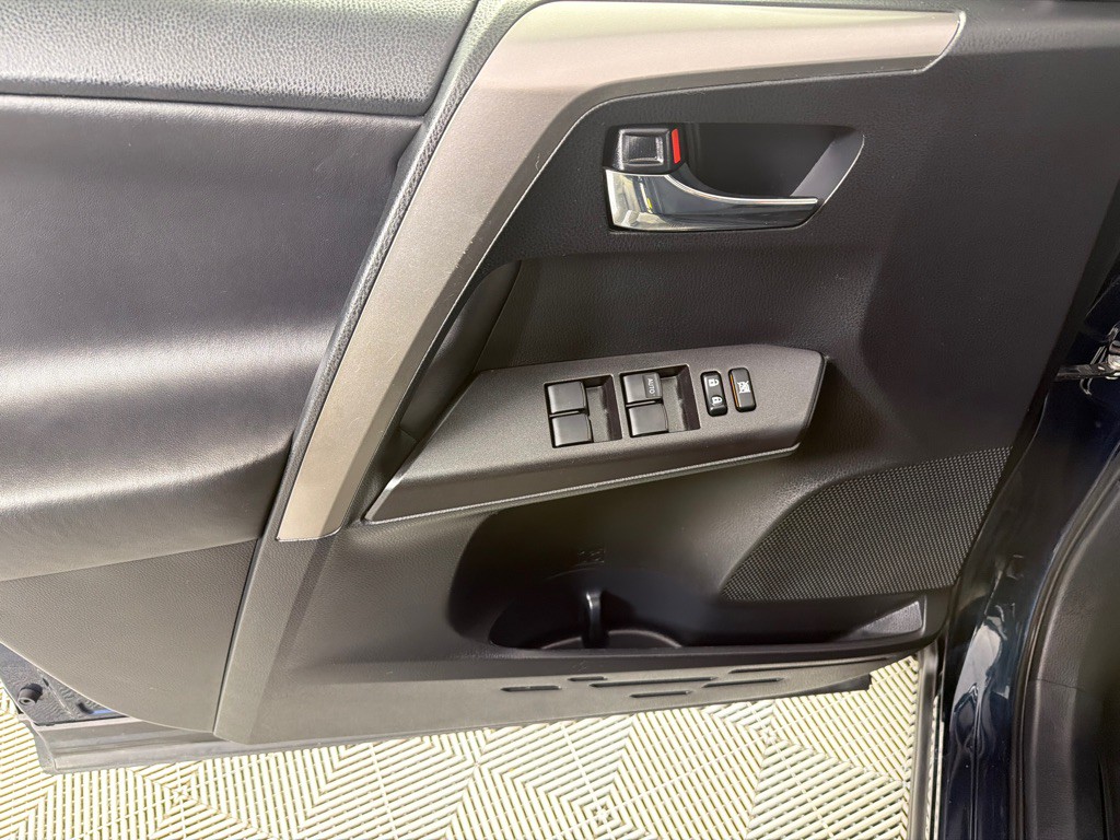 2017 Toyota Rav4 Image 10
