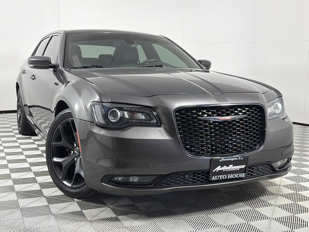 2021 Chrysler 300 Image 2
