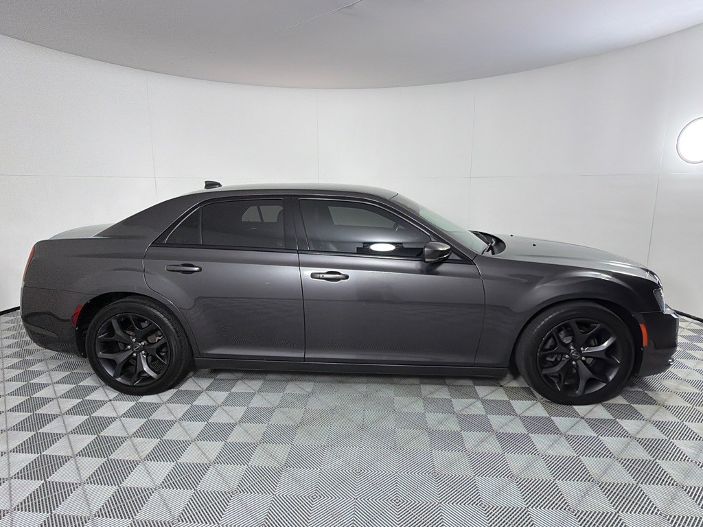 2021 Chrysler 300 Image 4