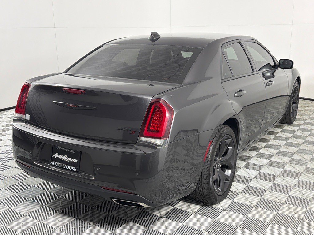 2021 Chrysler 300 Image 5