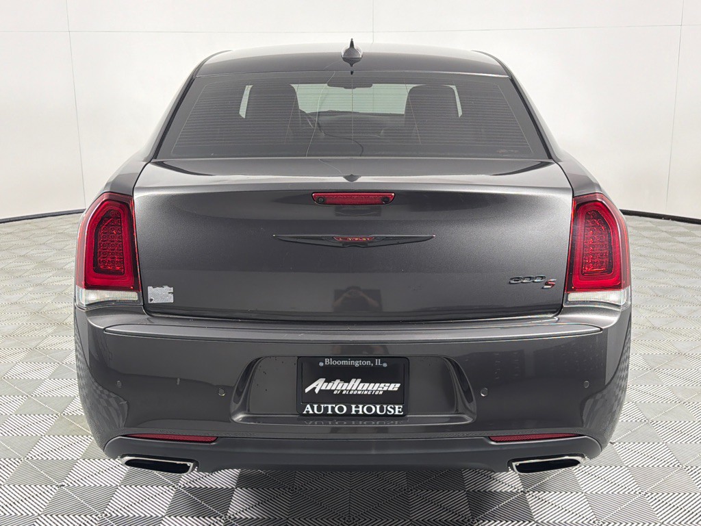 2021 Chrysler 300 Image 6