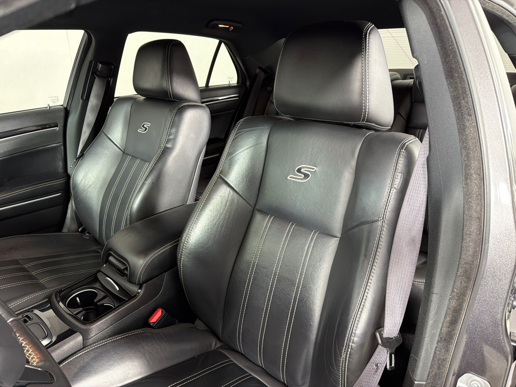 2021 Chrysler 300 Image 12