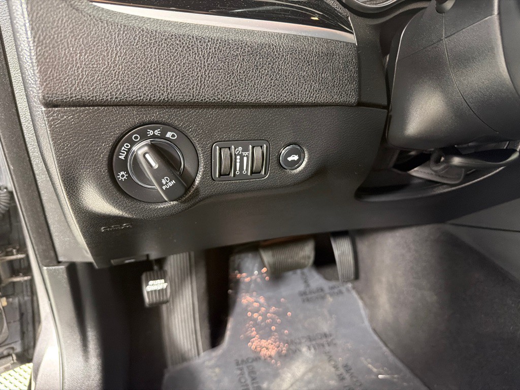 2021 Chrysler 300 Image 13