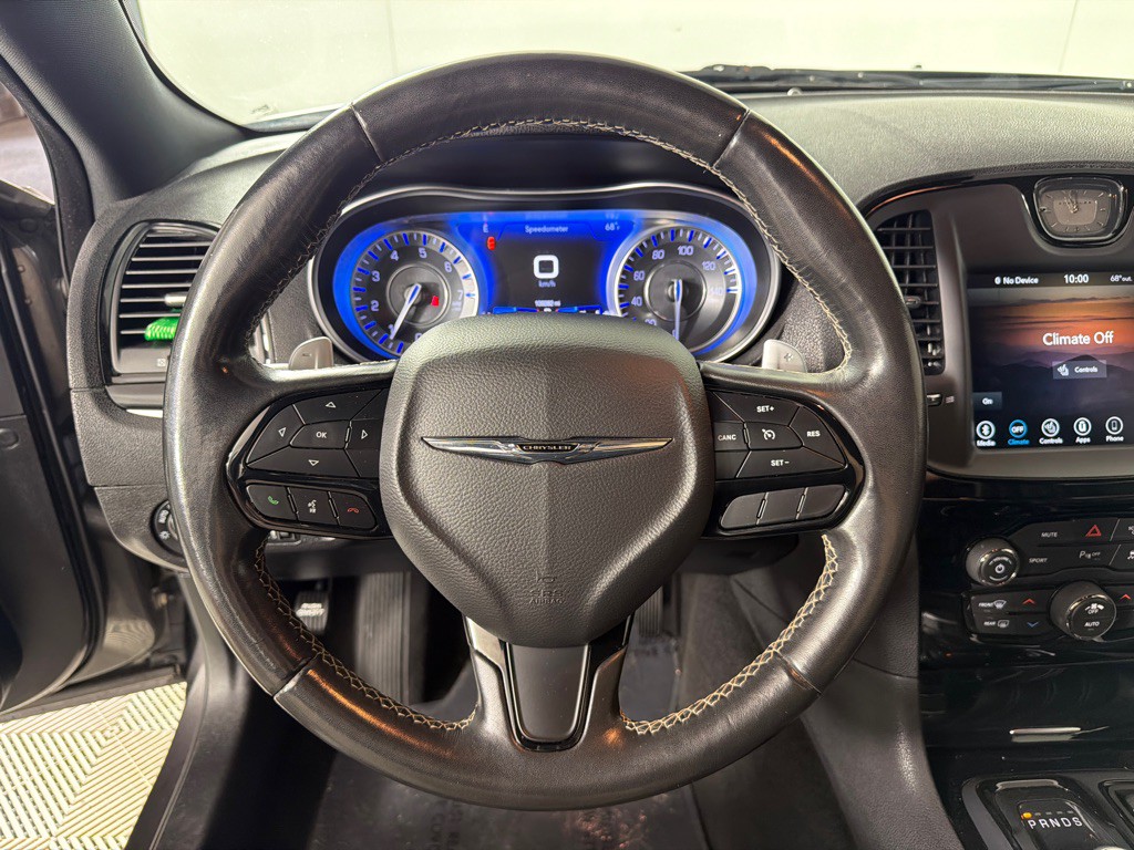 2021 Chrysler 300 Image 14