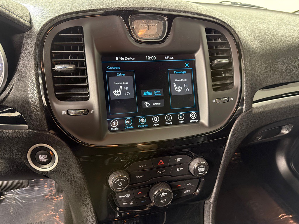 2021 Chrysler 300 Image 15