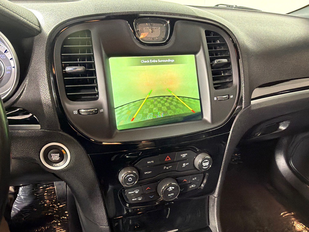 2021 Chrysler 300 Image 16