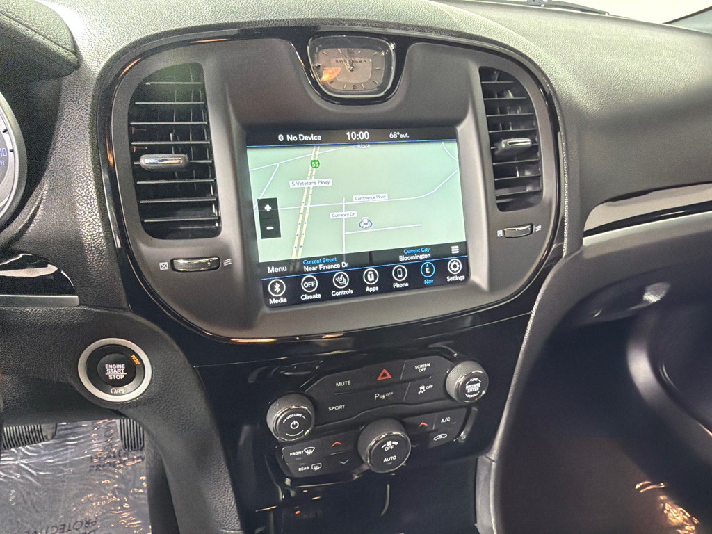 2021 Chrysler 300 Image 17