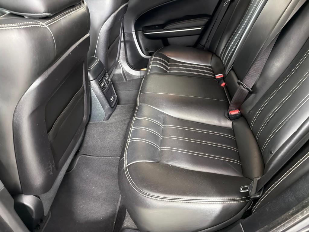 2021 Chrysler 300 Image 19