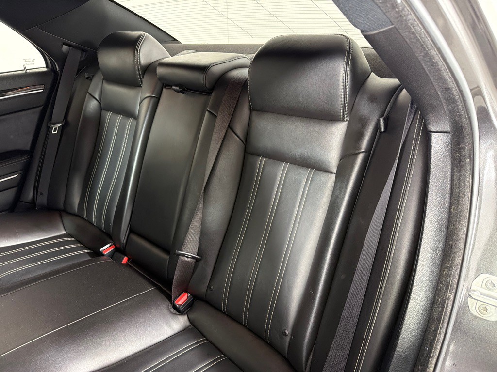 2021 Chrysler 300 Image 20