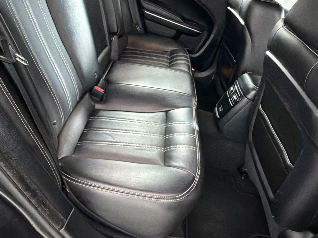 2021 Chrysler 300 Image 21