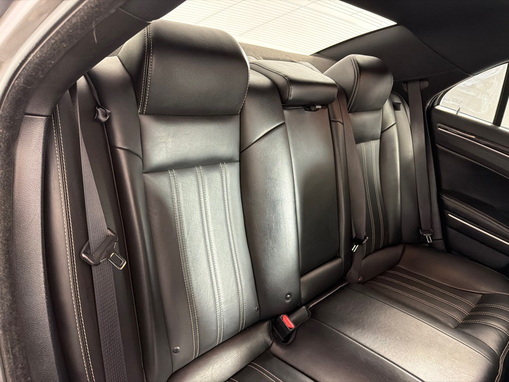 2021 Chrysler 300 Image 22