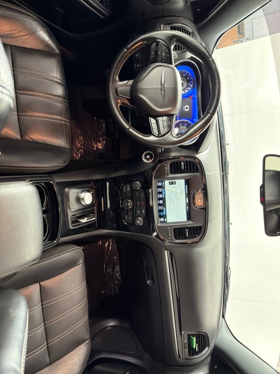 2021 Chrysler 300 Image 25