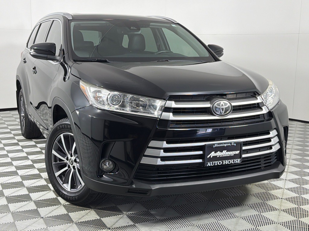 2017 Toyota Highlander Image 2