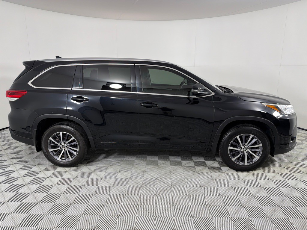 2017 Toyota Highlander Image 4