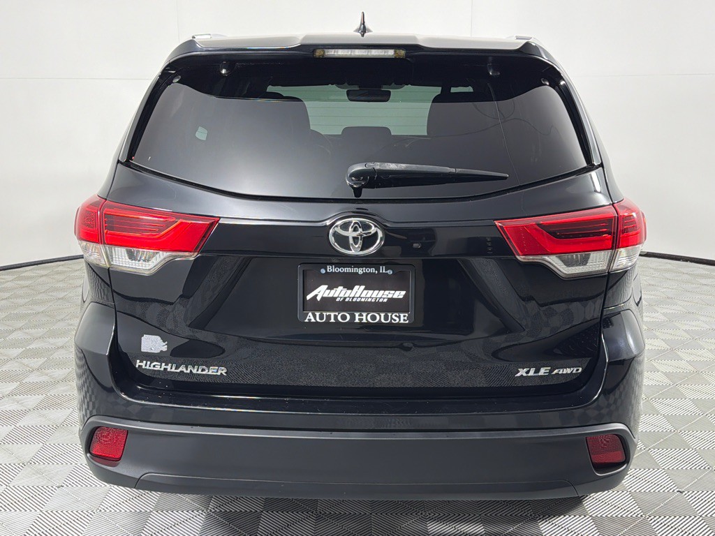 2017 Toyota Highlander Image 6
