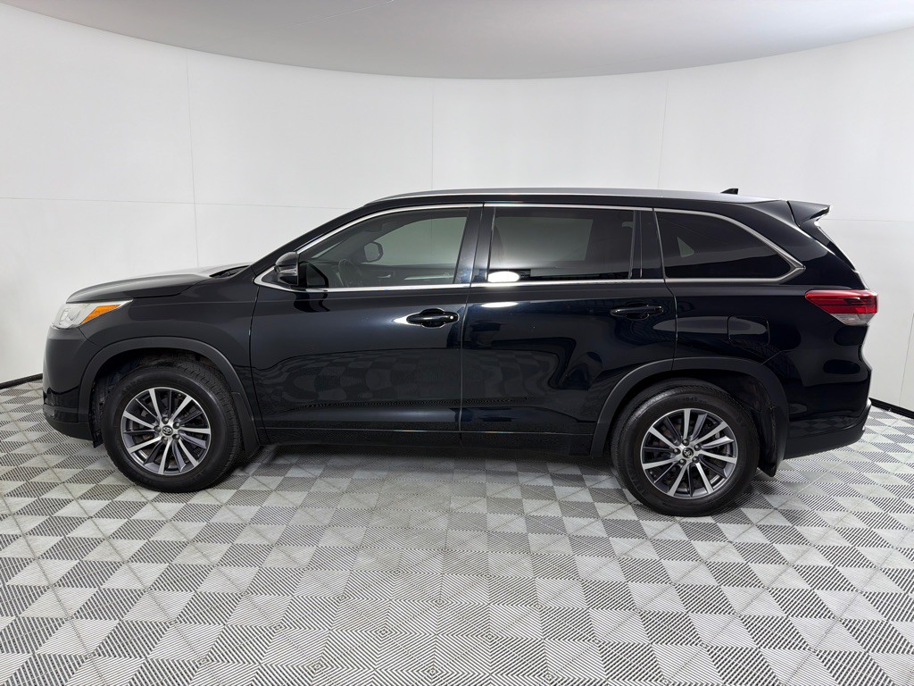 2017 Toyota Highlander Image 8
