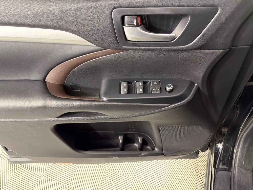 2017 Toyota Highlander Image 11