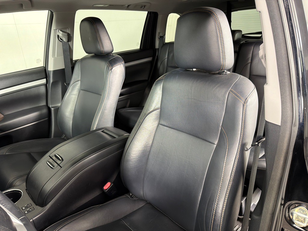2017 Toyota Highlander Image 13