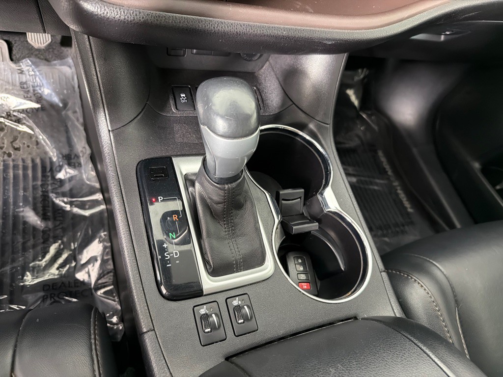 2017 Toyota Highlander Image 19