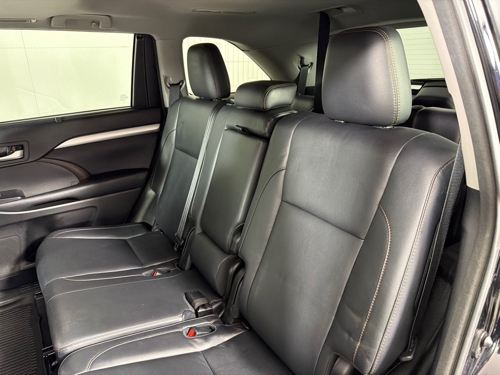 2017 Toyota Highlander Image 21