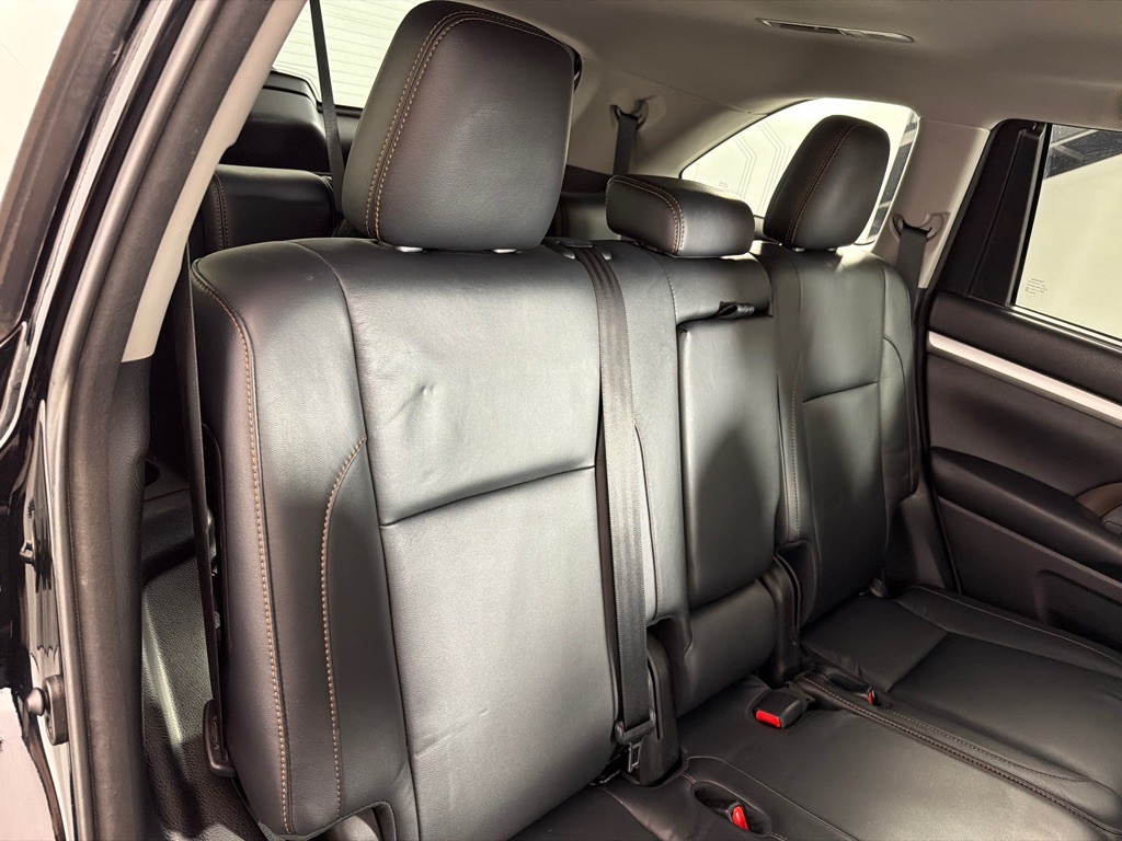 2017 Toyota Highlander Image 24