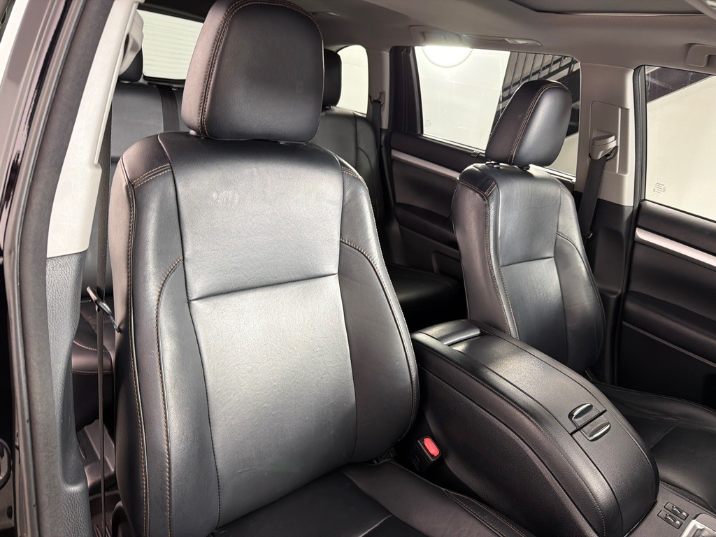 2017 Toyota Highlander Image 26