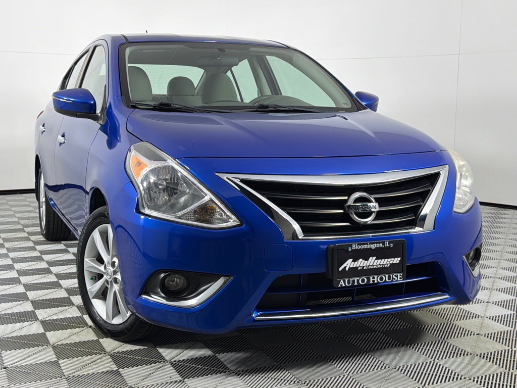 2015 Nissan Versa Image 2