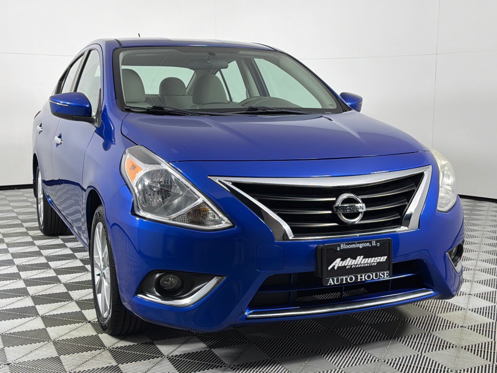 2015 Nissan Versa Image 3