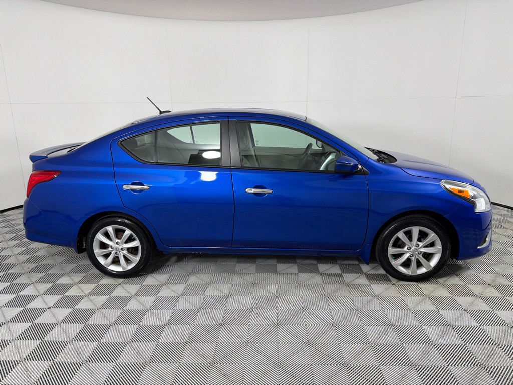 2015 Nissan Versa Image 4