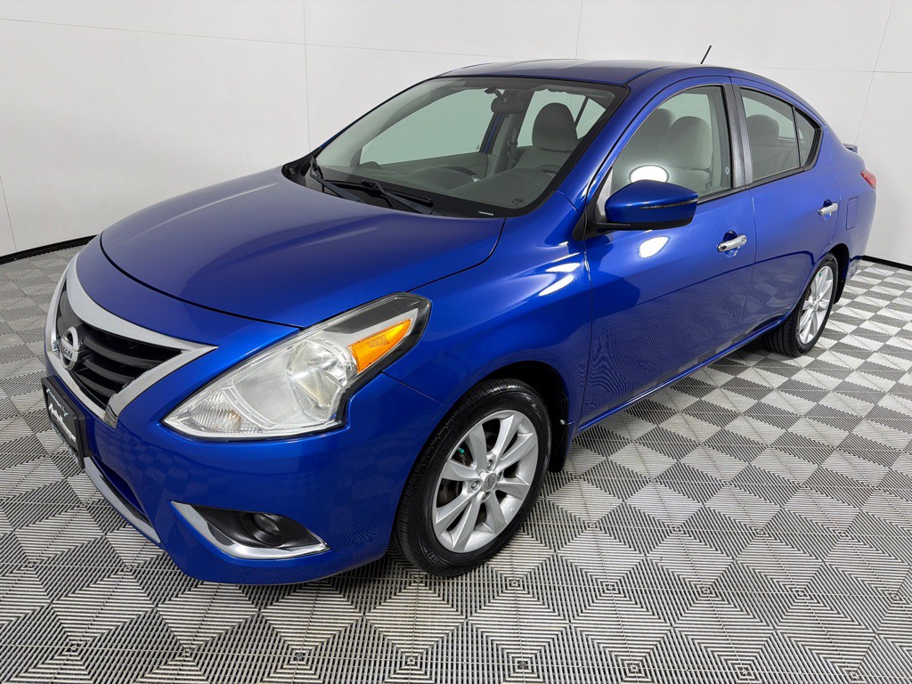 2015 Nissan Versa Image 9