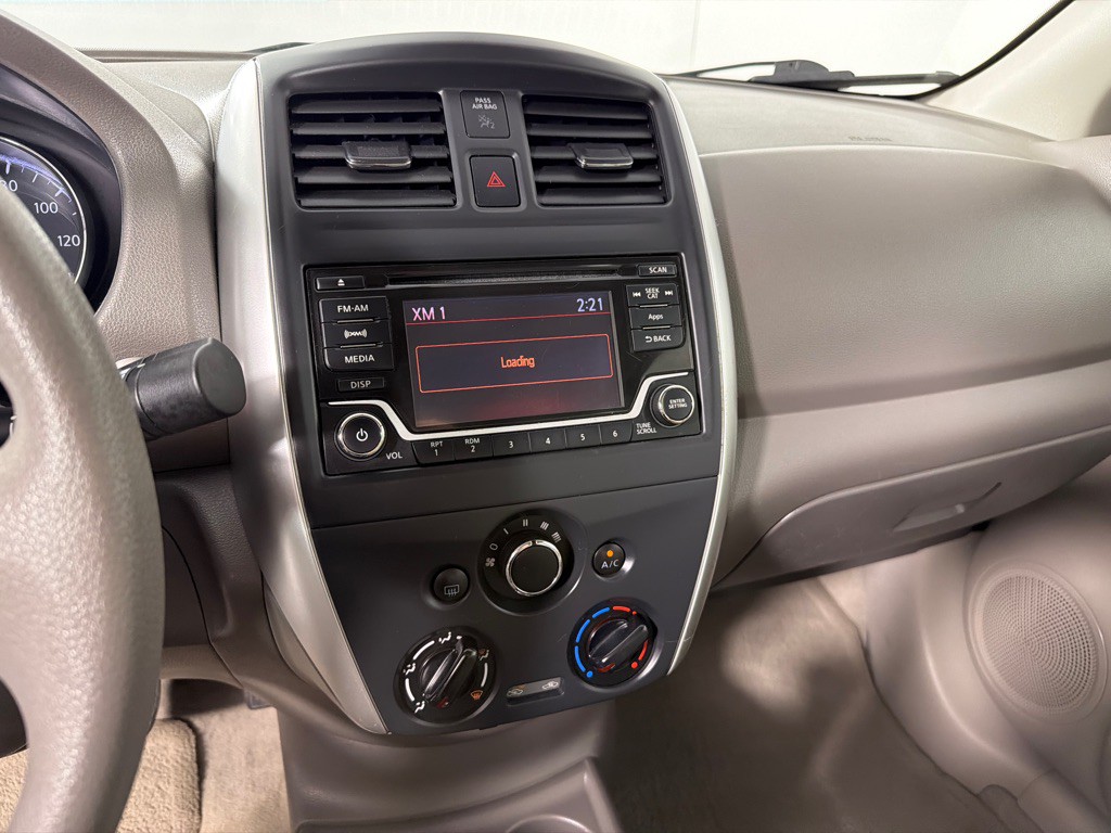 2015 Nissan Versa Image 16