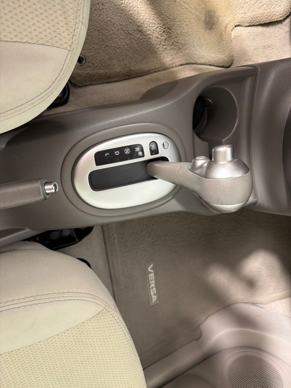 2015 Nissan Versa Image 17