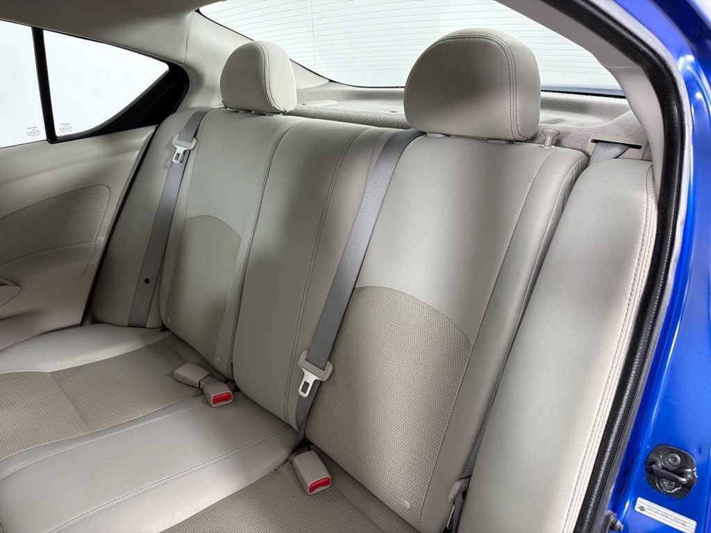 2015 Nissan Versa Image 19