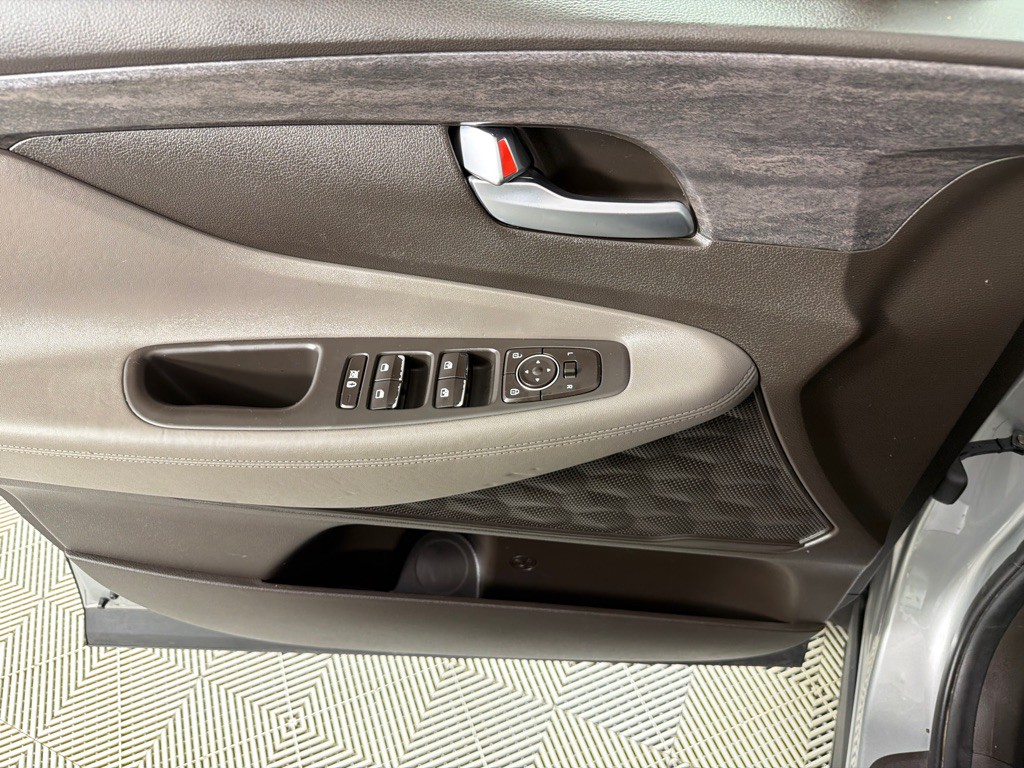 2020 Hyundai Santa Fe Image 9
