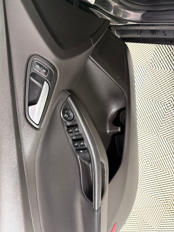 2016 Ford Focus Image 9